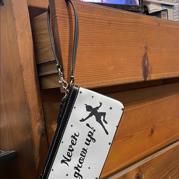 Disney Parks Dooney & Bourke White and Black Clutch with Peter Pan Design - Picture 3 of 6